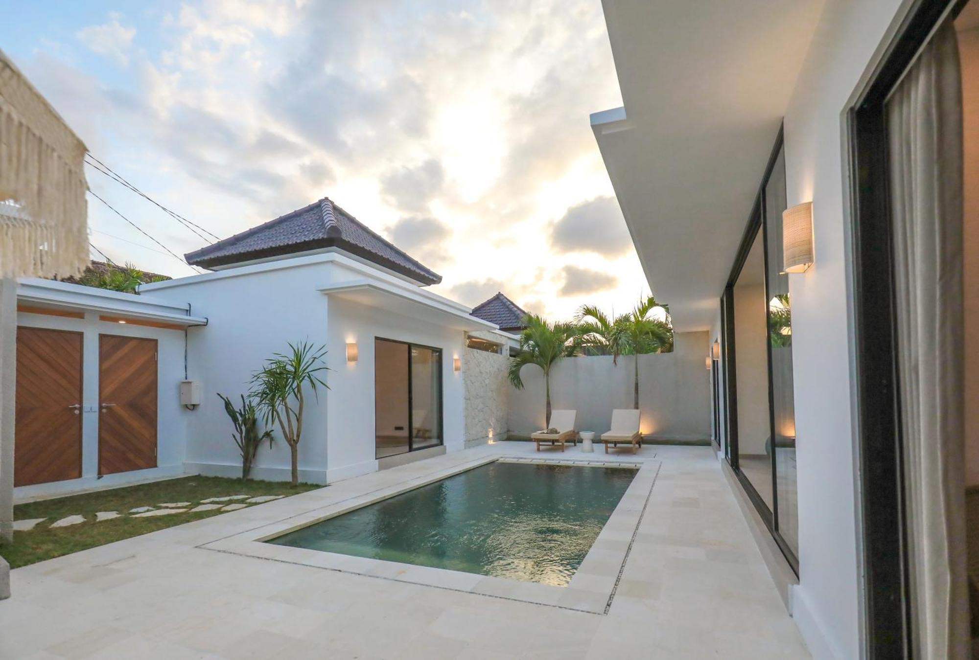 Isea-3 Bedroom With Pool Villa Seminyak (Bali)